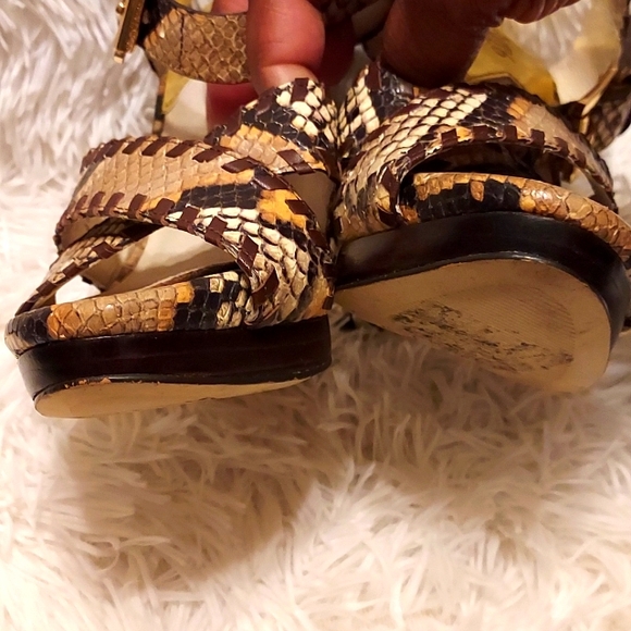 Micheal Kors leather sandals EUC - Picture 10 of 10